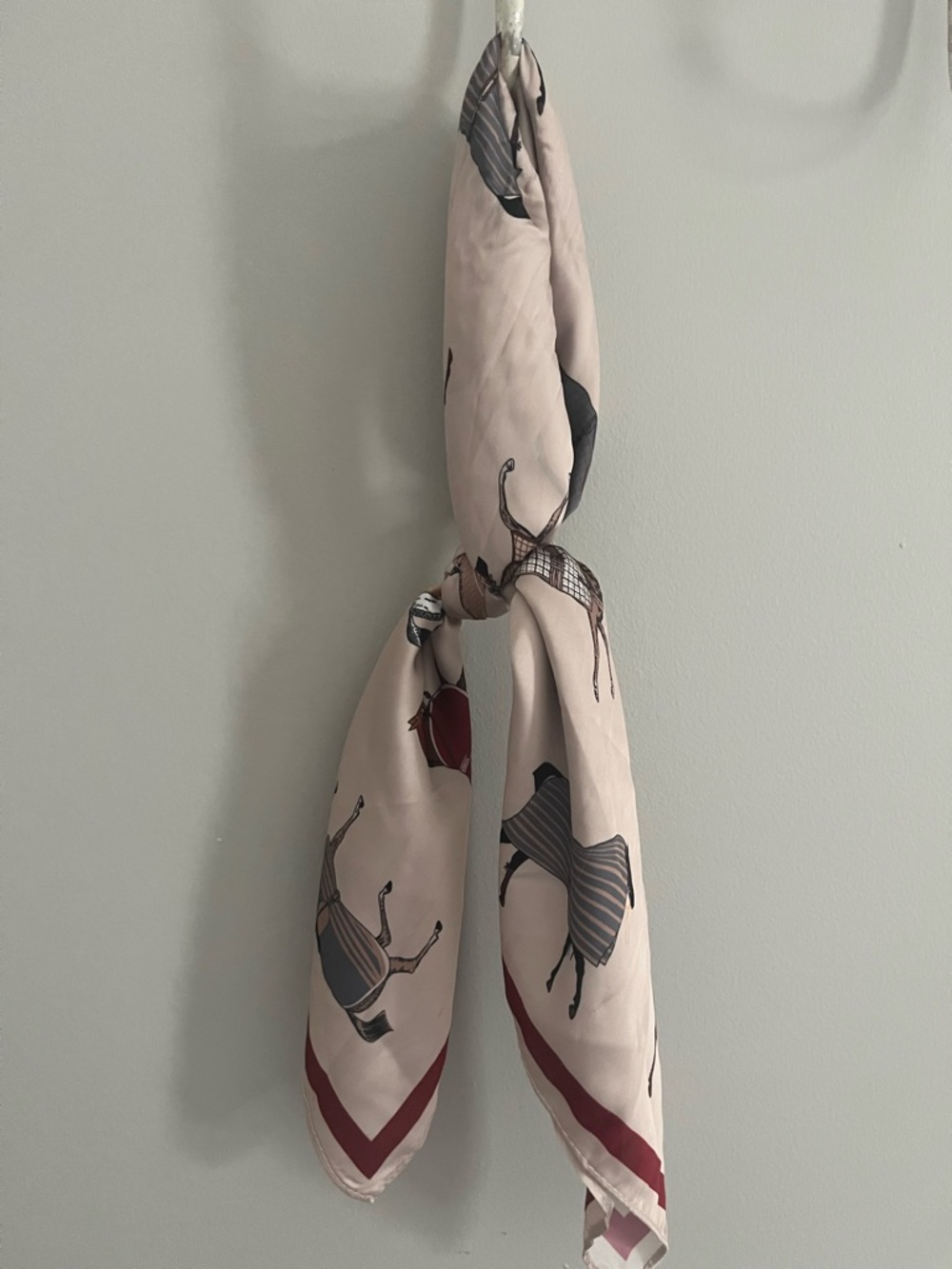 Elegant Horse-Print Bedding Scarf in Cream and Red